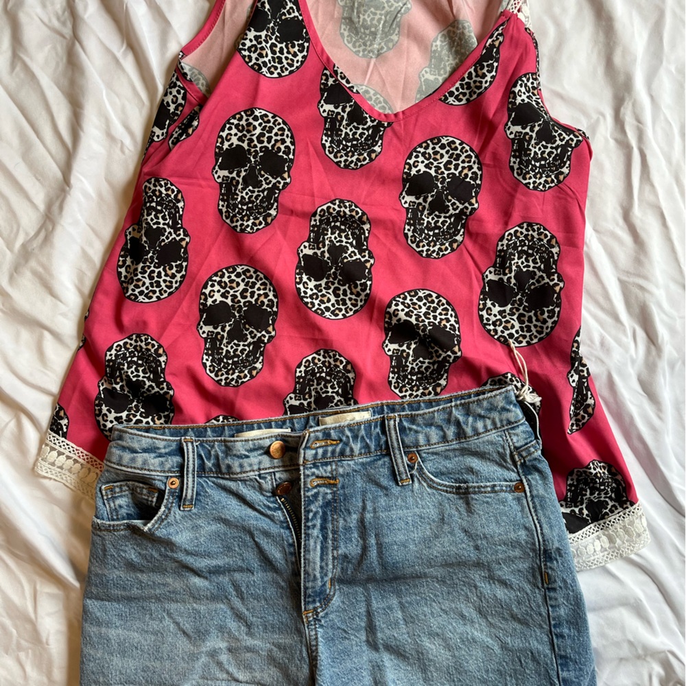 Super cool pink skull sleeveless blouse